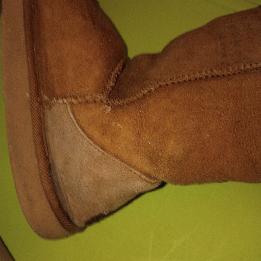 Used UGG boots - Picture 2 of 8